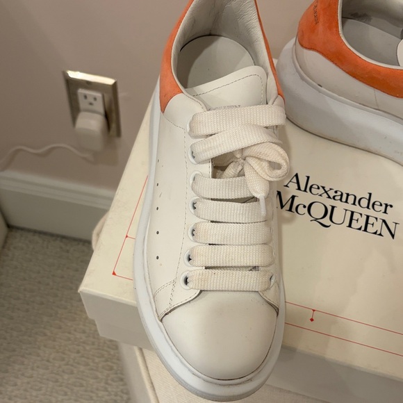 Alexander McQueen Oversized Sneakers in Coral - Picture 2 of 6